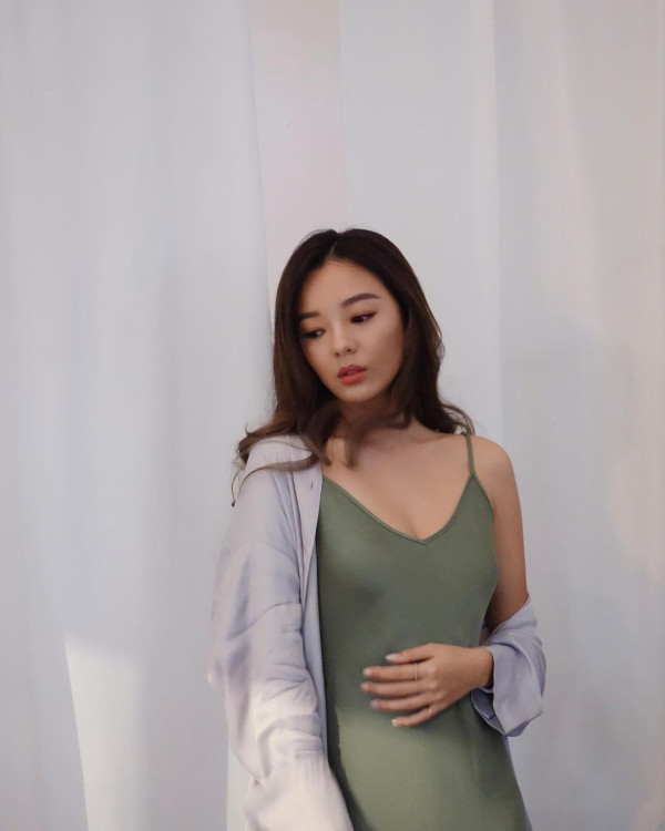 性感自摸沖泡泡浴 