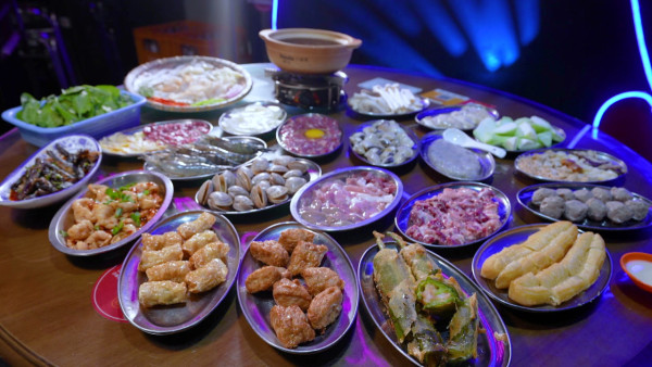 TVB「最強Body」郭珮文比堅尼浸溫泉大開中門極誘人！陳懿德連換泳衣派粉絲福利 