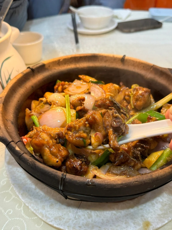 榮生啫啫煲(圖片來源:小紅書@愛吃小米椒) 榮生啫啫煲(圖片來源:小紅書@愛吃小米椒)