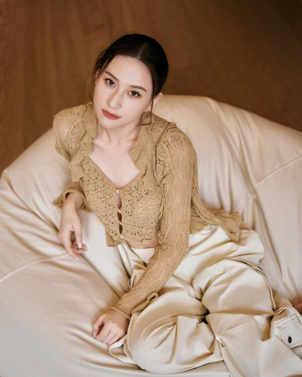 何超蓮真空大解放性感狂奔幾乎一覽無遺 網民猜測兩個線索再惹婚變傳聞