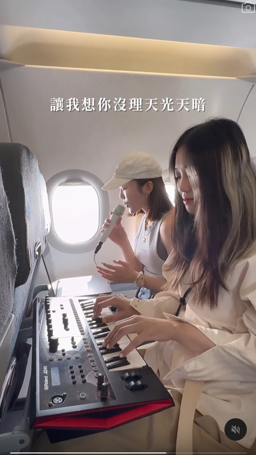 澳門歌手帶琴上飛機錄cover 獲原唱馮允謙讚好 網民反應兩極:好聽但滋擾到人