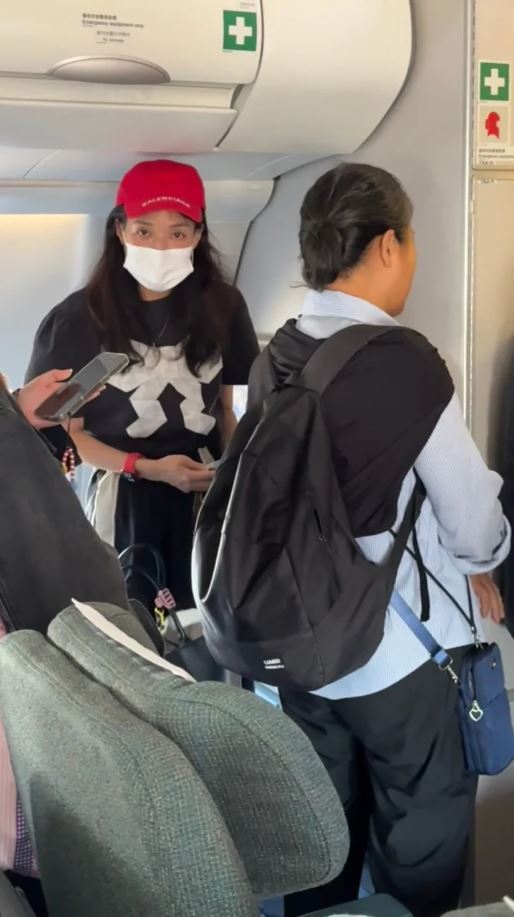舒淇成都搭飛機返港狀態跌watt？包到冚仍難掩倦容 網友全憑一個特徵認出 