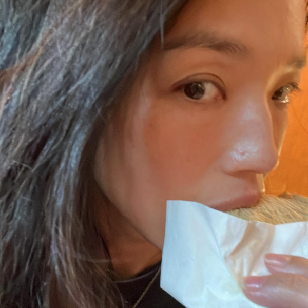 舒淇成都搭飛機返港狀態跌watt？包到冚仍難掩倦容 網友全憑一個特徵認出 