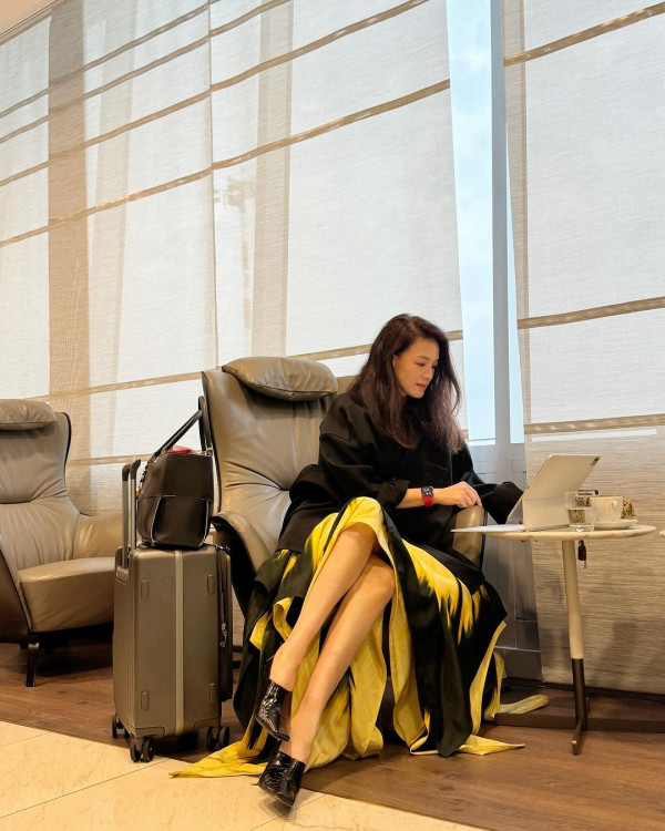 舒淇成都搭飛機返港狀態跌watt？包到冚仍難掩倦容 網友全憑一個特徵認出 