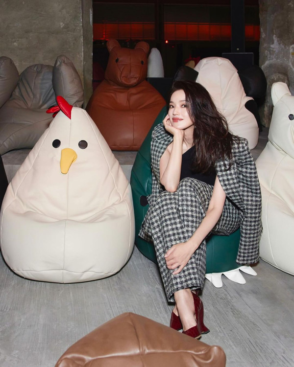 舒淇成都搭飛機返港狀態跌watt？包到冚仍難掩倦容 網友全憑一個特徵認出 