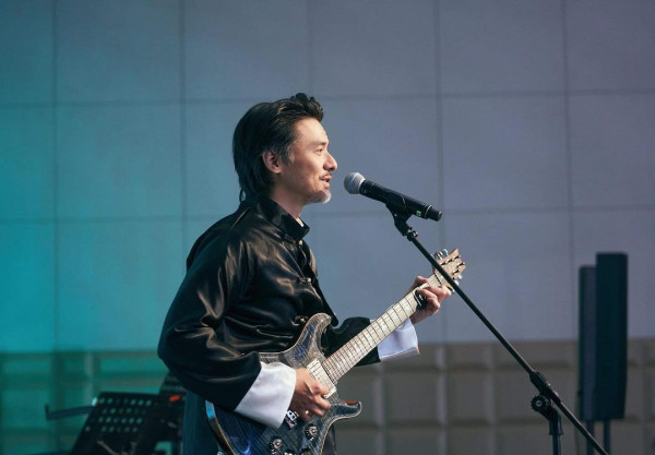 舒淇成都搭飛機返港狀態跌watt？包到冚仍難掩倦容 網友全憑一個特徵認出 