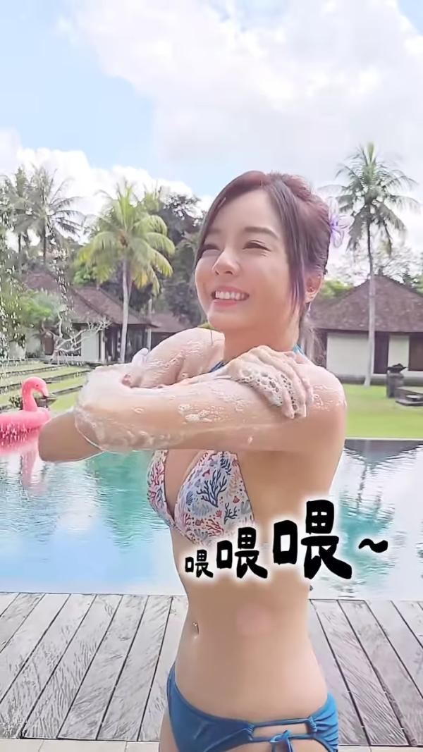 氣質女神劉亦菲海灘度假激罕晒美照 吊帶長裙比堅尼/美臀長腿全看光 網民呻：血壓飆升 