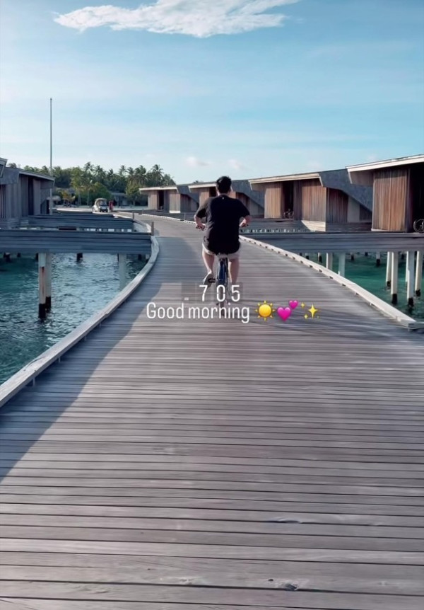 TVB小花馬爾代夫慶祝結婚1周年 大歎浪漫燭光晚餐/超奢華水上Villa 