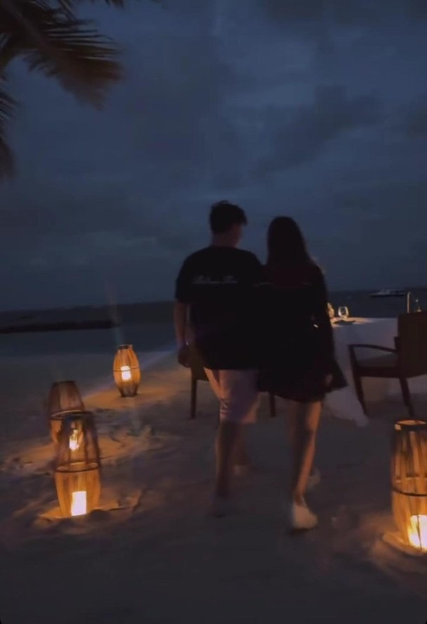 TVB小花馬爾代夫慶祝結婚1周年 大歎浪漫燭光晚餐/超奢華水上Villa 