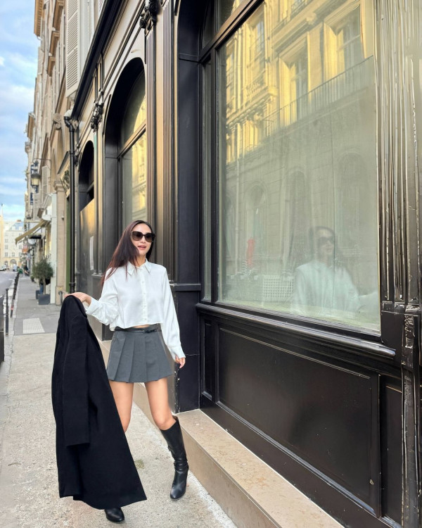 40歲鄧麗欣遊西藏曬零妝自拍照 網友讚「女人天花板」:素顏仲靚過化妝