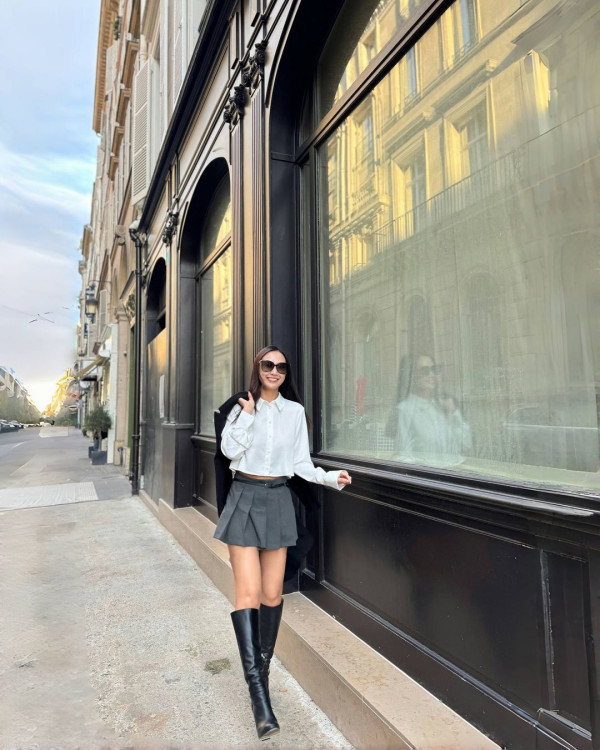 40歲鄧麗欣遊西藏曬零妝自拍照 網友讚「女人天花板」:素顏仲靚過化妝