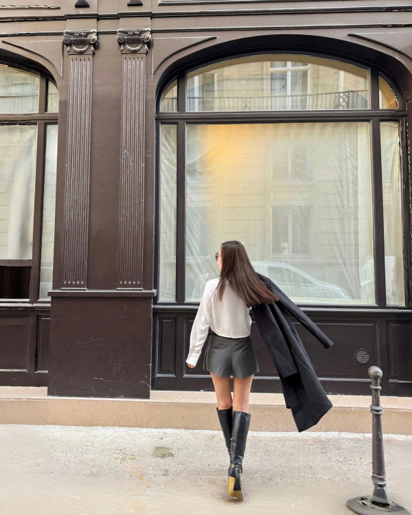 40歲鄧麗欣遊西藏曬零妝自拍照 網友讚「女人天花板」:素顏仲靚過化妝