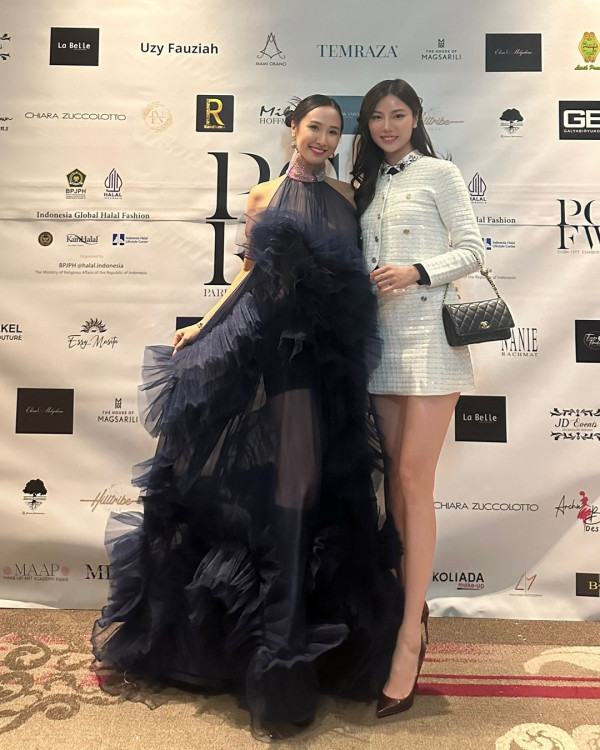 40歲鄧麗欣遊西藏曬零妝自拍照 網友讚「女人天花板」:素顏仲靚過化妝