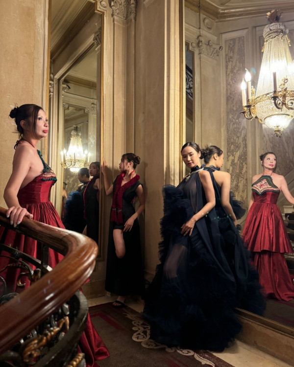 40歲鄧麗欣遊西藏曬零妝自拍照 網友讚「女人天花板」:素顏仲靚過化妝