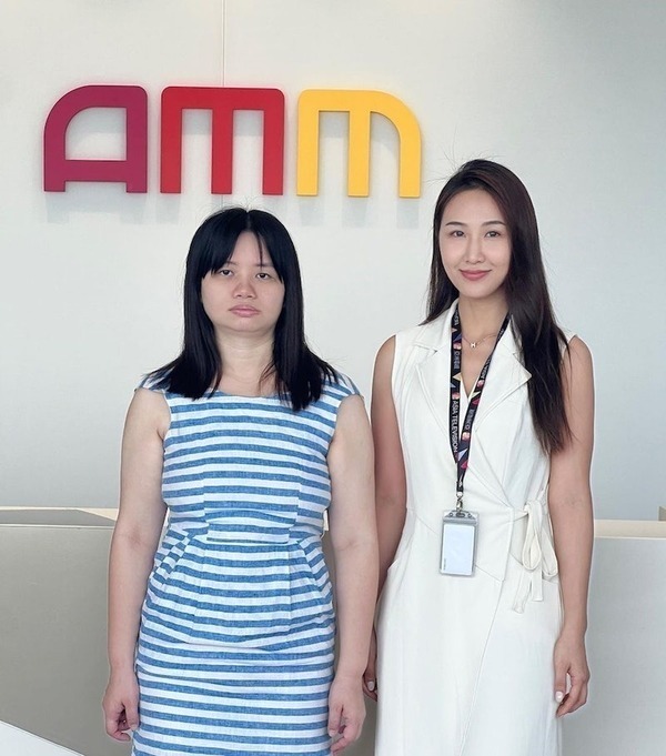 40歲鄧麗欣遊西藏曬零妝自拍照 網友讚「女人天花板」:素顏仲靚過化妝