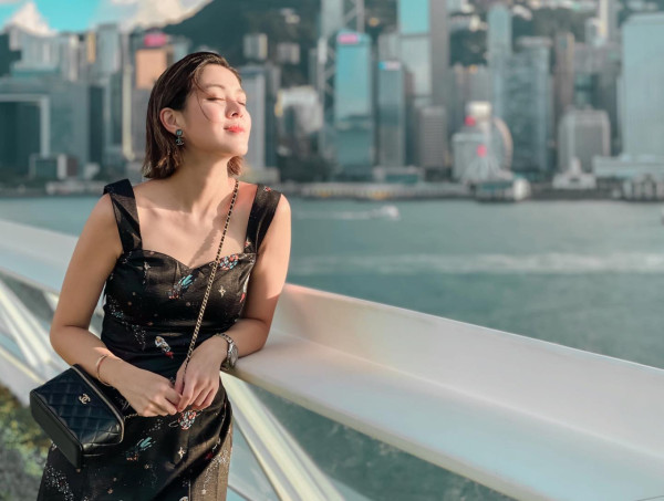 前港姐冠軍著比堅尼歐遊！突然性感露肉派福利！ 