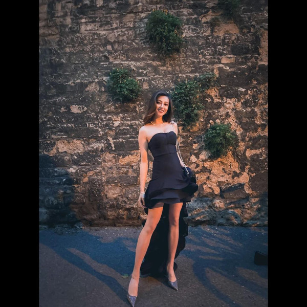 42歲前港姐冠軍遊杜拜 12歲女獲讚遺傳母親高䠷身材 