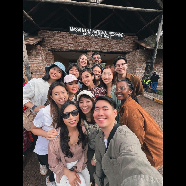 42歲前港姐冠軍遊杜拜 12歲女獲讚遺傳母親高䠷身材 