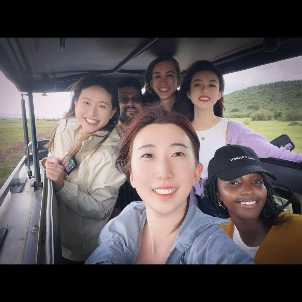 42歲前港姐冠軍遊杜拜 12歲女獲讚遺傳母親高䠷身材 