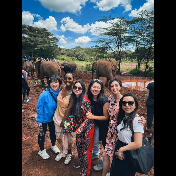 42歲前港姐冠軍遊杜拜 12歲女獲讚遺傳母親高䠷身材 