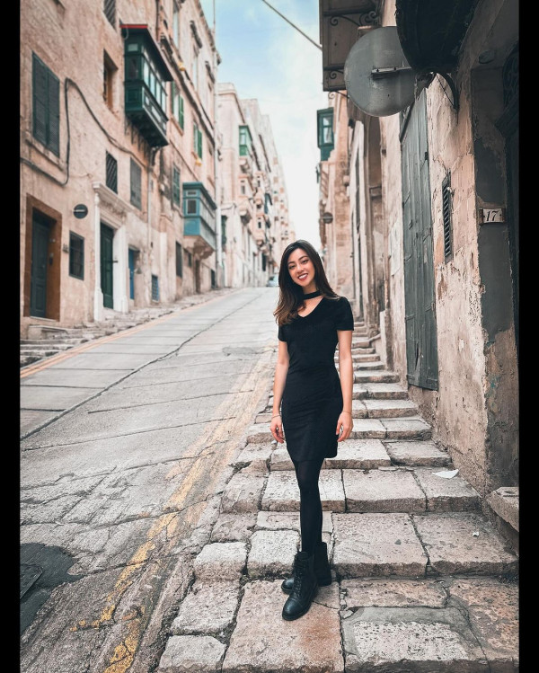 42歲前港姐冠軍遊杜拜 12歲女獲讚遺傳母親高䠷身材 