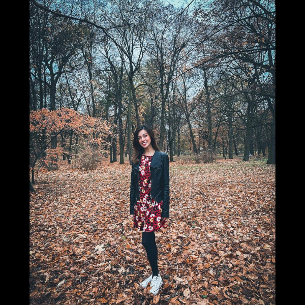 42歲前港姐冠軍遊杜拜 12歲女獲讚遺傳母親高䠷身材 