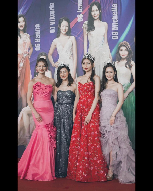 42歲前港姐冠軍遊杜拜 12歲女獲讚遺傳母親高䠷身材 