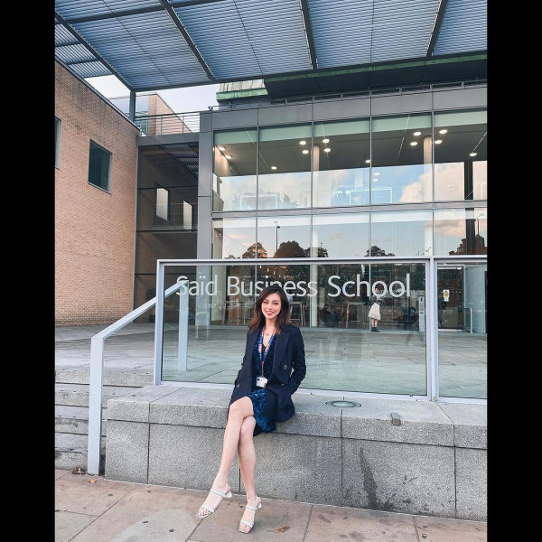 42歲前港姐冠軍遊杜拜 12歲女獲讚遺傳母親高䠷身材 