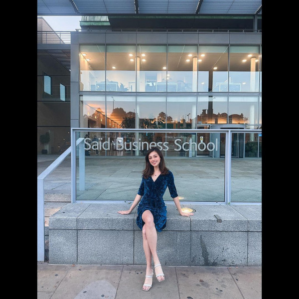 42歲前港姐冠軍遊杜拜 12歲女獲讚遺傳母親高䠷身材 