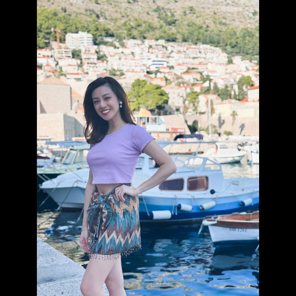 42歲前港姐冠軍遊杜拜 12歲女獲讚遺傳母親高䠷身材 