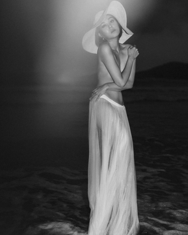 前港姐冠軍著比堅尼歐遊！突然性感露肉派福利！ 