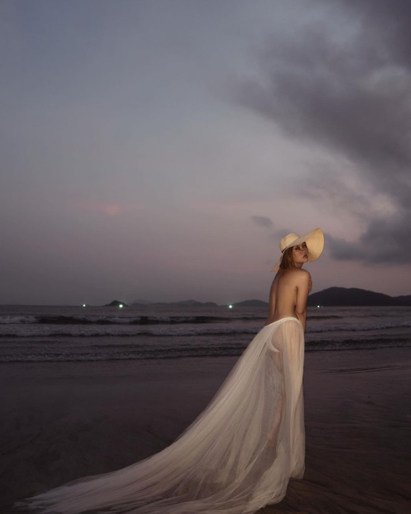 前港姐冠軍著比堅尼歐遊！突然性感露肉派福利！ 