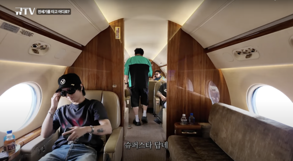 SJ圭賢公開上月包機來港內幕！上機即獲派2大貼心物品/座椅可變「碰碰車」 