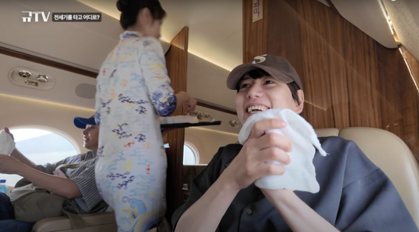 SJ圭賢公開上月包機來港內幕！上機即獲派2大貼心物品/座椅可變「碰碰車」 