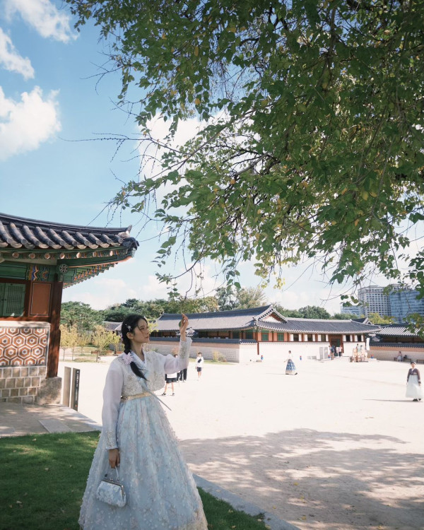 台灣瘋傳Costco氣質美女收銀員!網民以為明星拍節目 求分店地址!