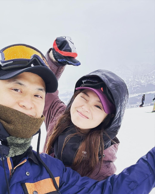 TVB花旦沖繩泳裝曬逆天長腿 玉背超吸睛!告別過往「肉肉身型」