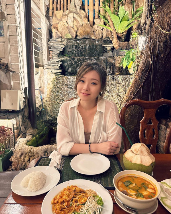 TVB花旦沖繩泳裝曬逆天長腿 玉背超吸睛!告別過往「肉肉身型」