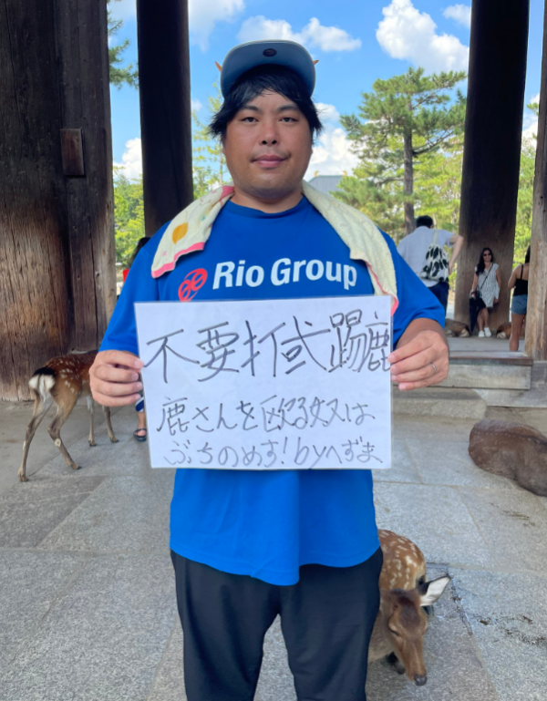 日本「正義KOL」專捕捉缺德中國遊客！原來靠抹黑賺流量？曾為直播偷食超市魚生被捕 