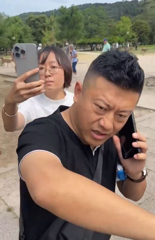 日本「正義KOL」專捕捉缺德中國遊客！原來靠抹黑賺流量？曾為直播偷食超市魚生被捕 