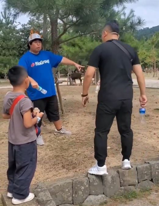 日本「正義KOL」專捕捉缺德中國遊客！原來靠抹黑賺流量？曾為直播偷食超市魚生被捕 