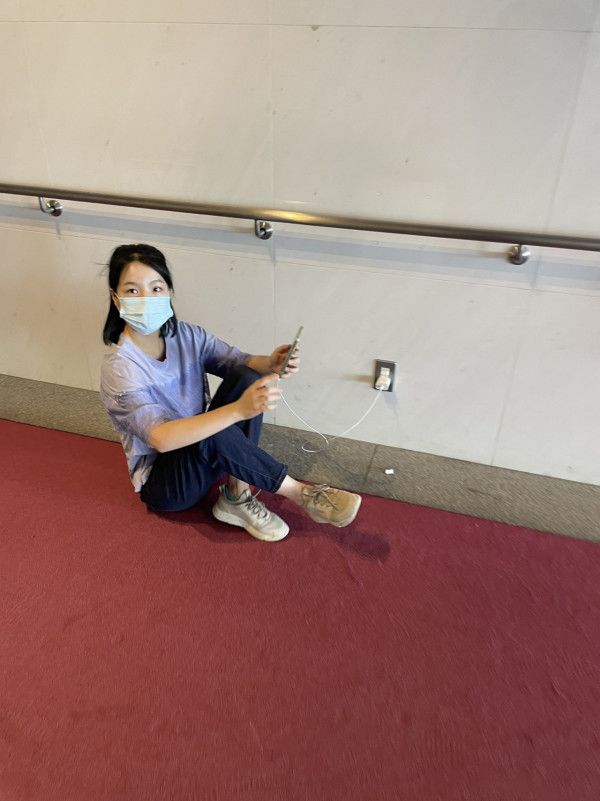 日本「正義KOL」專捕捉缺德中國遊客！原來靠抹黑賺流量？曾為直播偷食超市魚生被捕 