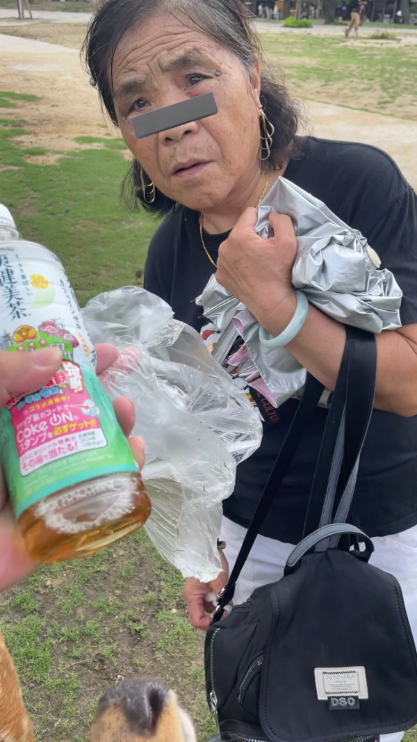 日本「正義KOL」專捕捉缺德中國遊客！原來靠抹黑賺流量？曾為直播偷食超市魚生被捕 