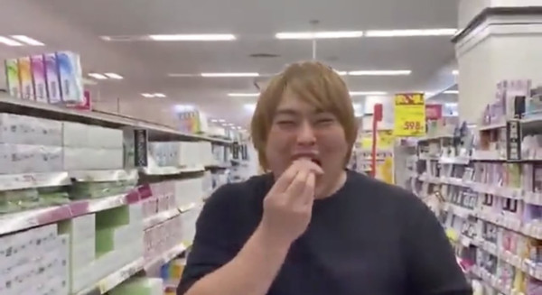 日本「正義KOL」專捕捉缺德中國遊客！原來靠抹黑賺流量？曾為直播偷食超市魚生被捕 