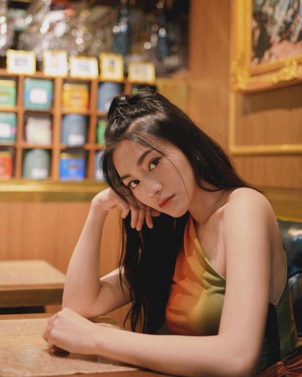 《愛回家》30歲小花遊越南富國島狂晒靚相!螢光粉色泳衣露事業線!