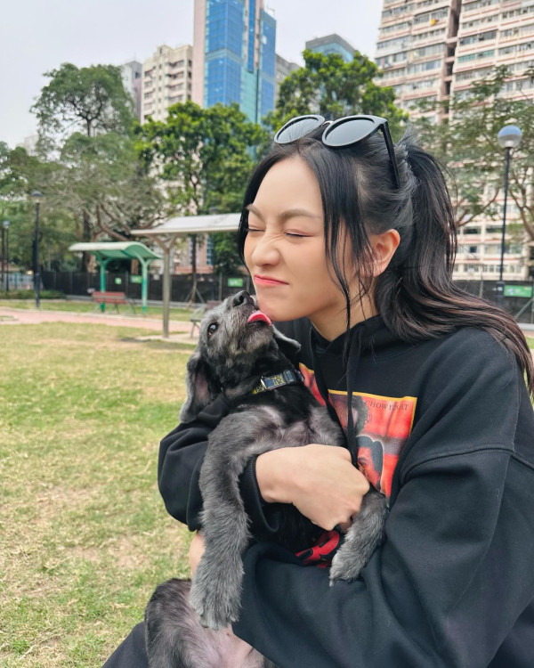 《愛回家》30歲小花遊越南富國島狂晒靚相!螢光粉色泳衣露事業線!