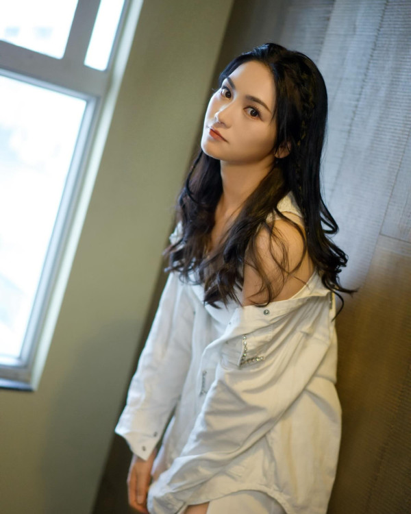 《愛回家》30歲小花遊越南富國島狂晒靚相!螢光粉色泳衣露事業線!