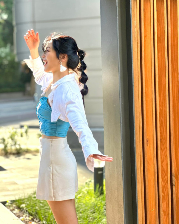 《愛回家》30歲小花遊越南富國島狂晒靚相!螢光粉色泳衣露事業線!