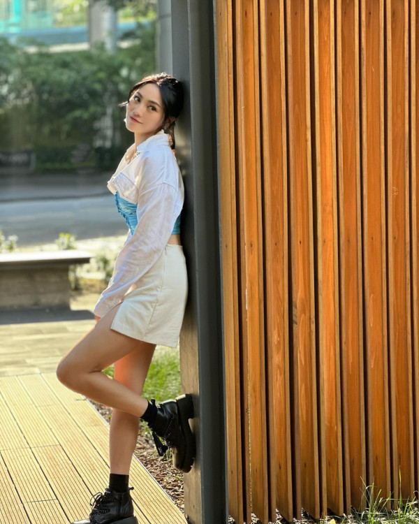 《愛回家》30歲小花遊越南富國島狂晒靚相!螢光粉色泳衣露事業線!