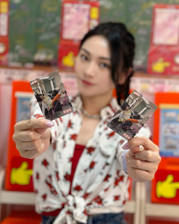 《愛回家》30歲小花遊越南富國島狂晒靚相!螢光粉色泳衣露事業線!