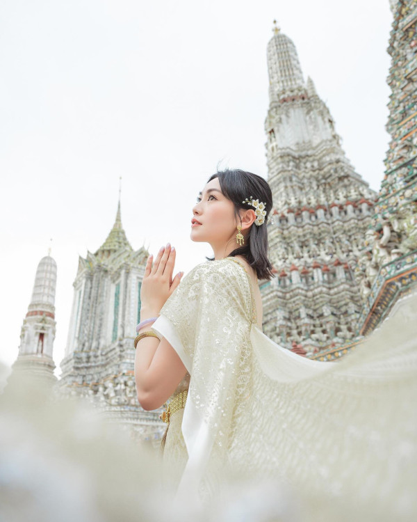 《愛回家》30歲小花遊越南富國島狂晒靚相!螢光粉色泳衣露事業線!